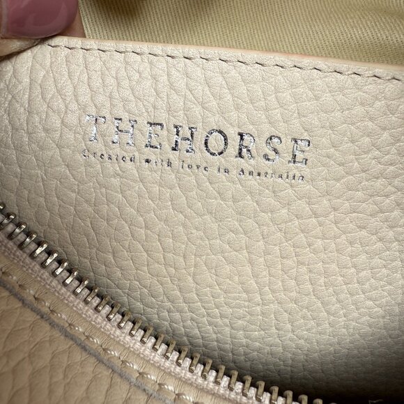 The Horse Daisy Pebble Leather Shoulder Bag Oat - Picture 10 of 12
